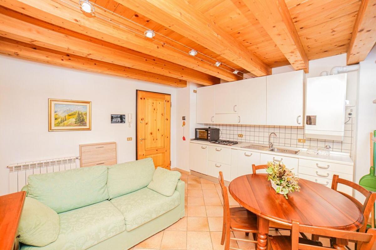 Casa Dei Larici 300M From Piste Apartment เกรสโซเนย์-ลา-ตรีนีเต ภายนอก รูปภาพ