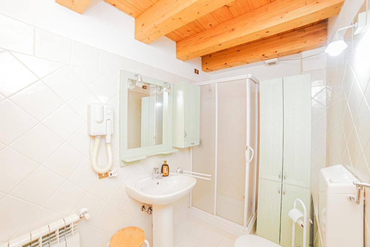 Casa Dei Larici 300M From Piste Apartment เกรสโซเนย์-ลา-ตรีนีเต ภายนอก รูปภาพ