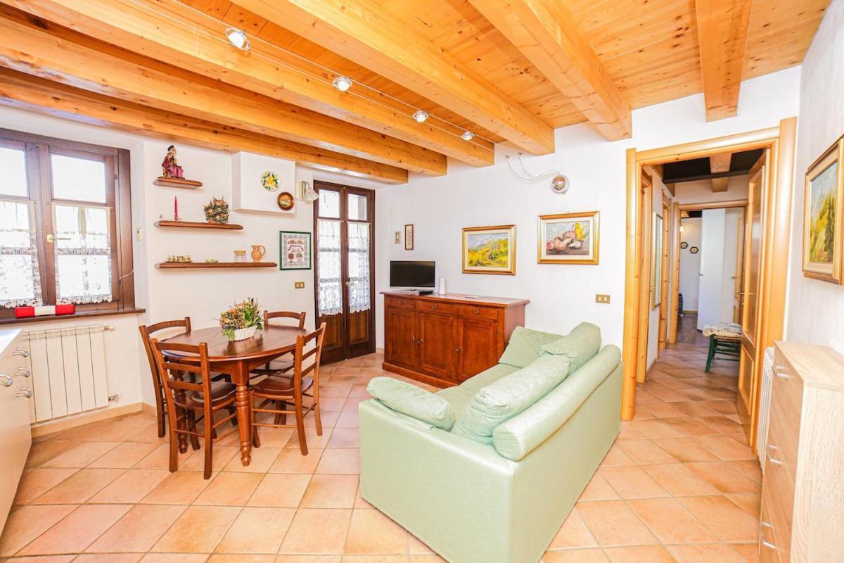 Casa Dei Larici 300M From Piste Apartment เกรสโซเนย์-ลา-ตรีนีเต ภายนอก รูปภาพ