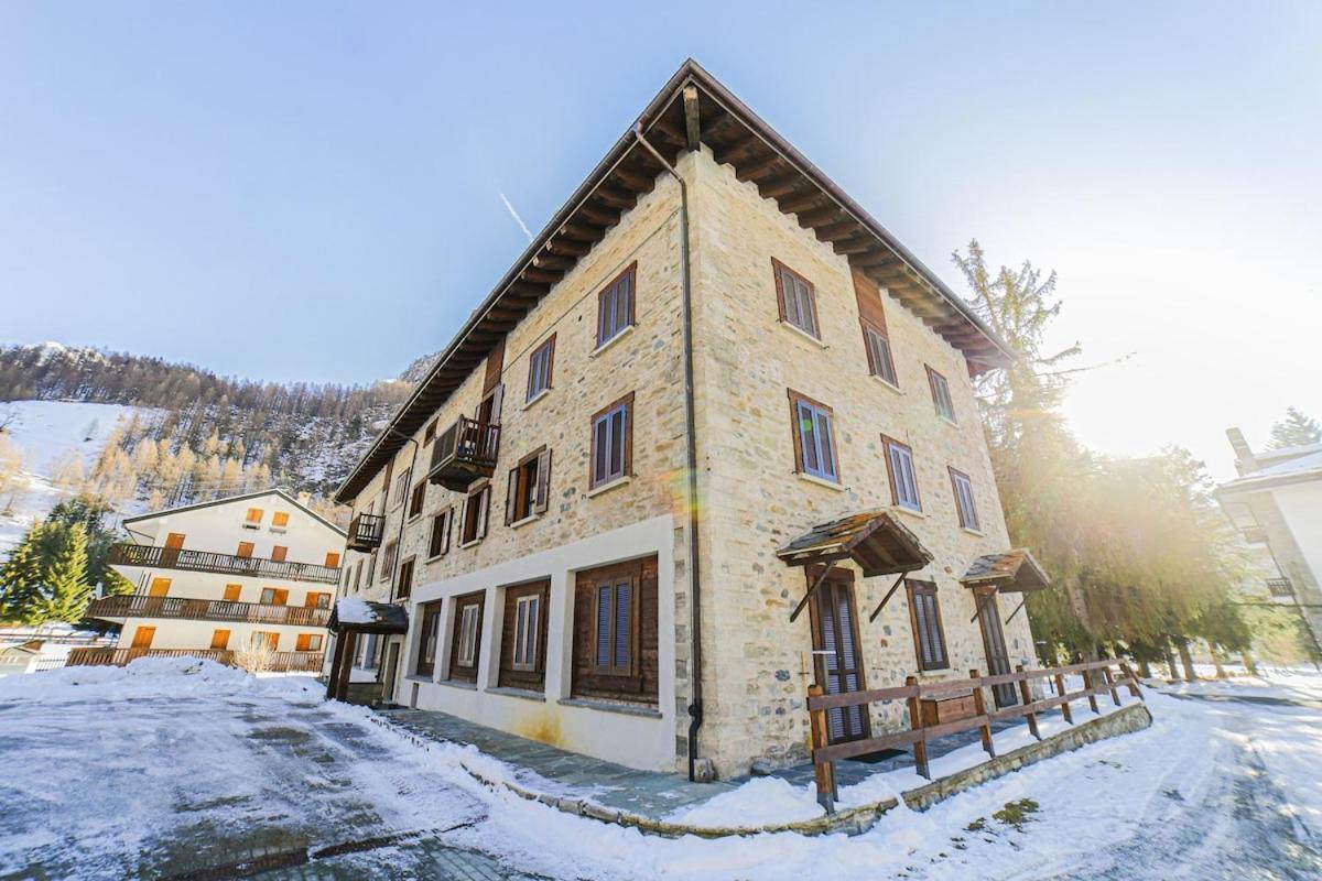 Casa Dei Larici 300M From Piste Apartment เกรสโซเนย์-ลา-ตรีนีเต ภายนอก รูปภาพ