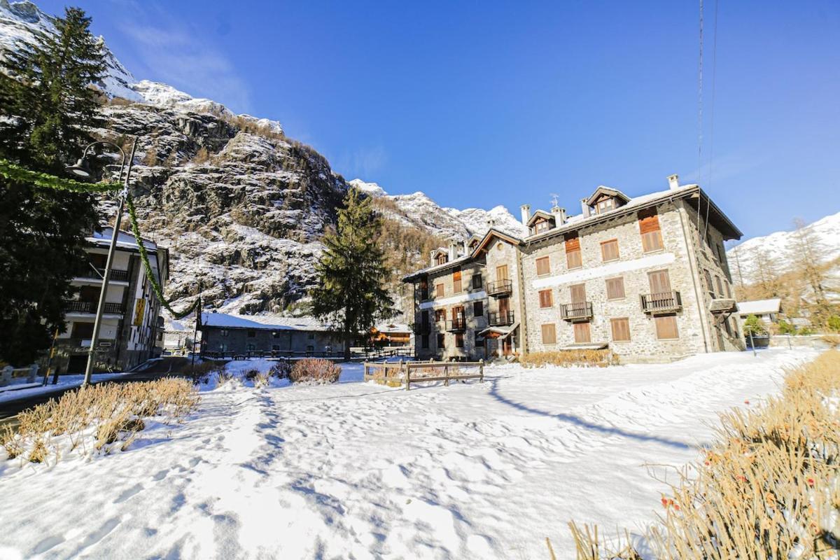Casa Dei Larici 300M From Piste Apartment เกรสโซเนย์-ลา-ตรีนีเต ภายนอก รูปภาพ