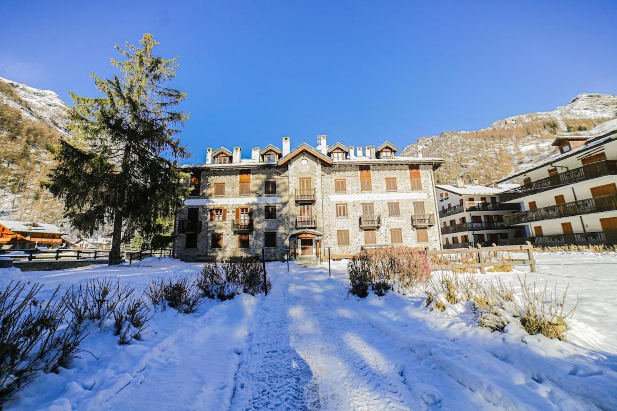 Casa Dei Larici 300M From Piste Apartment เกรสโซเนย์-ลา-ตรีนีเต ภายนอก รูปภาพ