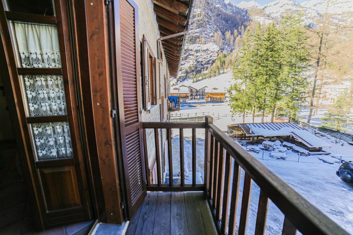 Casa Dei Larici 300M From Piste Apartment เกรสโซเนย์-ลา-ตรีนีเต ภายนอก รูปภาพ