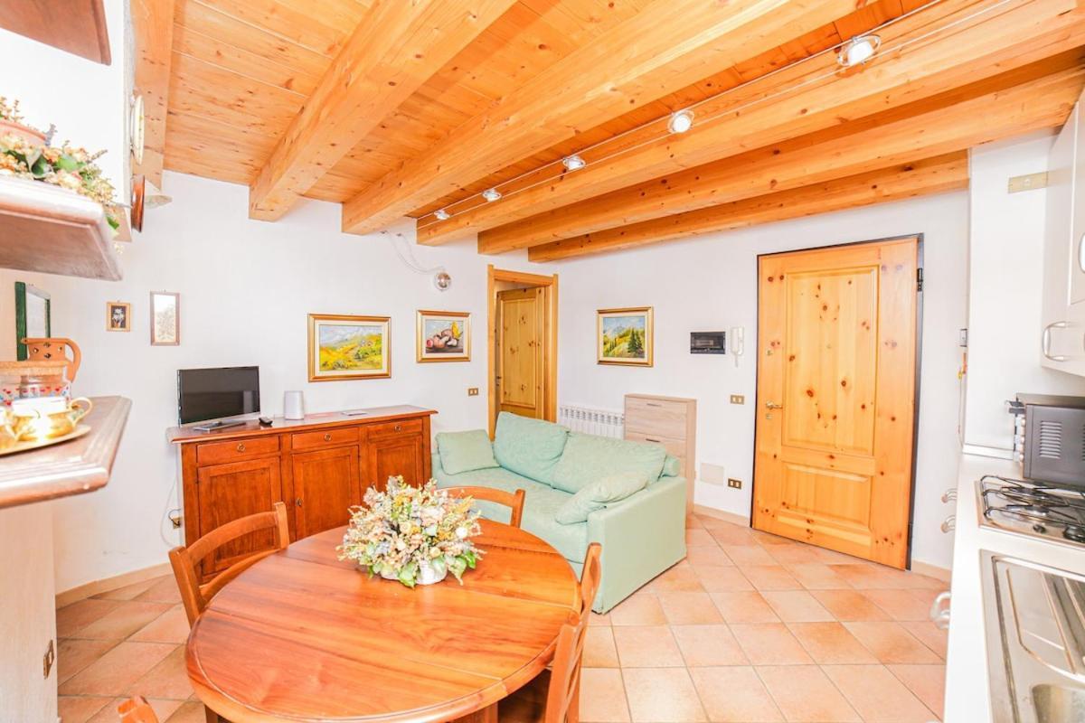 Casa Dei Larici 300M From Piste Apartment เกรสโซเนย์-ลา-ตรีนีเต ภายนอก รูปภาพ